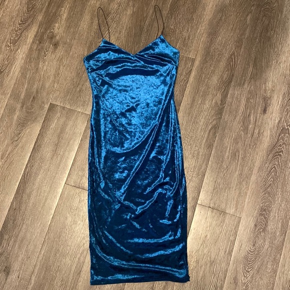 Crushed velvet midi dress with spaghetti straps by Charlotte Russe - Picture 1 of 5